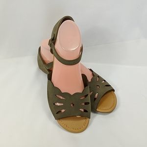 Andiamo Flat Sandals Size 8.5 New